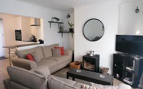 Port Side Brixham - Ideal Seaside Getaway - Parking - Wood-Burner - Dog Friendly